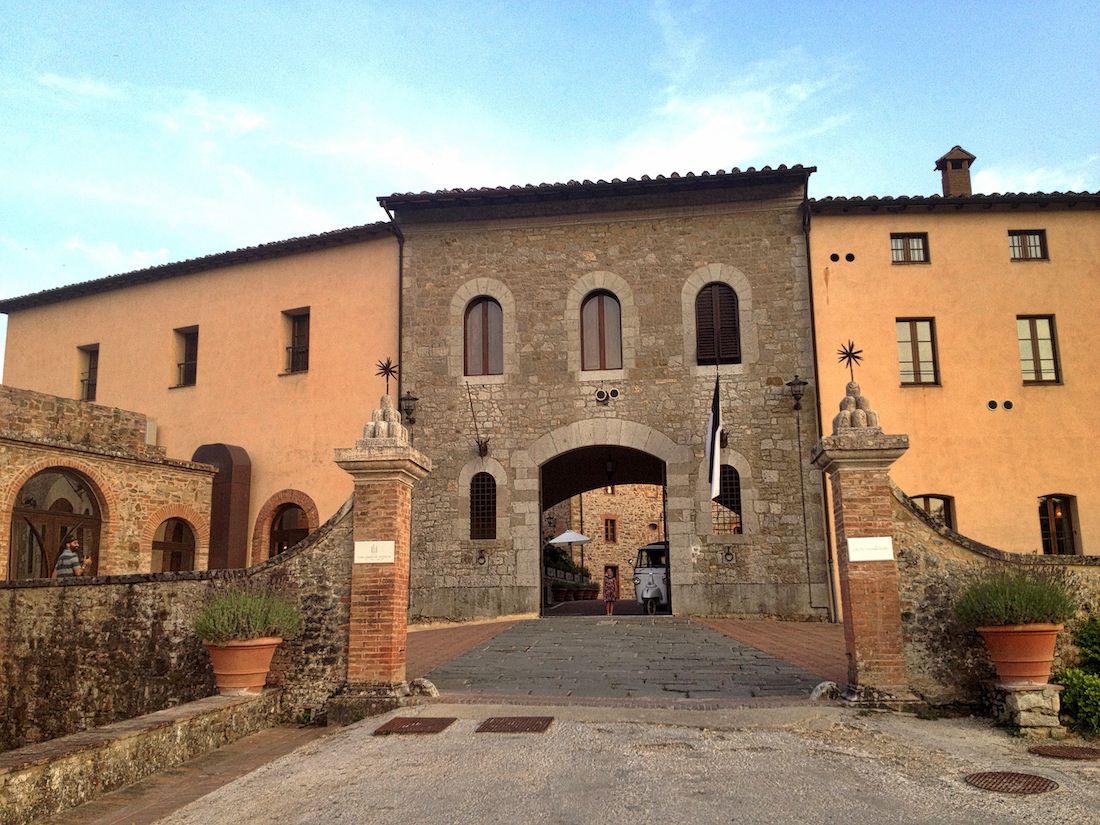 castel-monastero-entrance